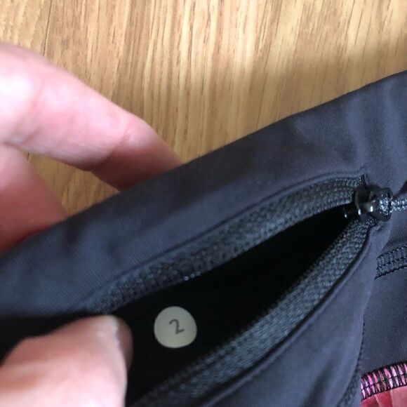 LOT OF2 Lululemon Womens Secret Garden/Striped Capri Crop Leggings Size 2 - Picture 10 of 16